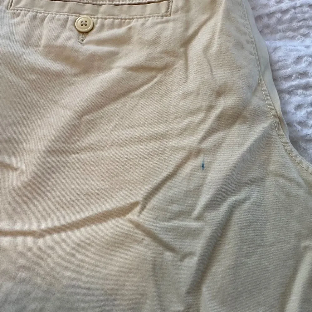 Classit Fit Yellow Gap Shorts Size 33